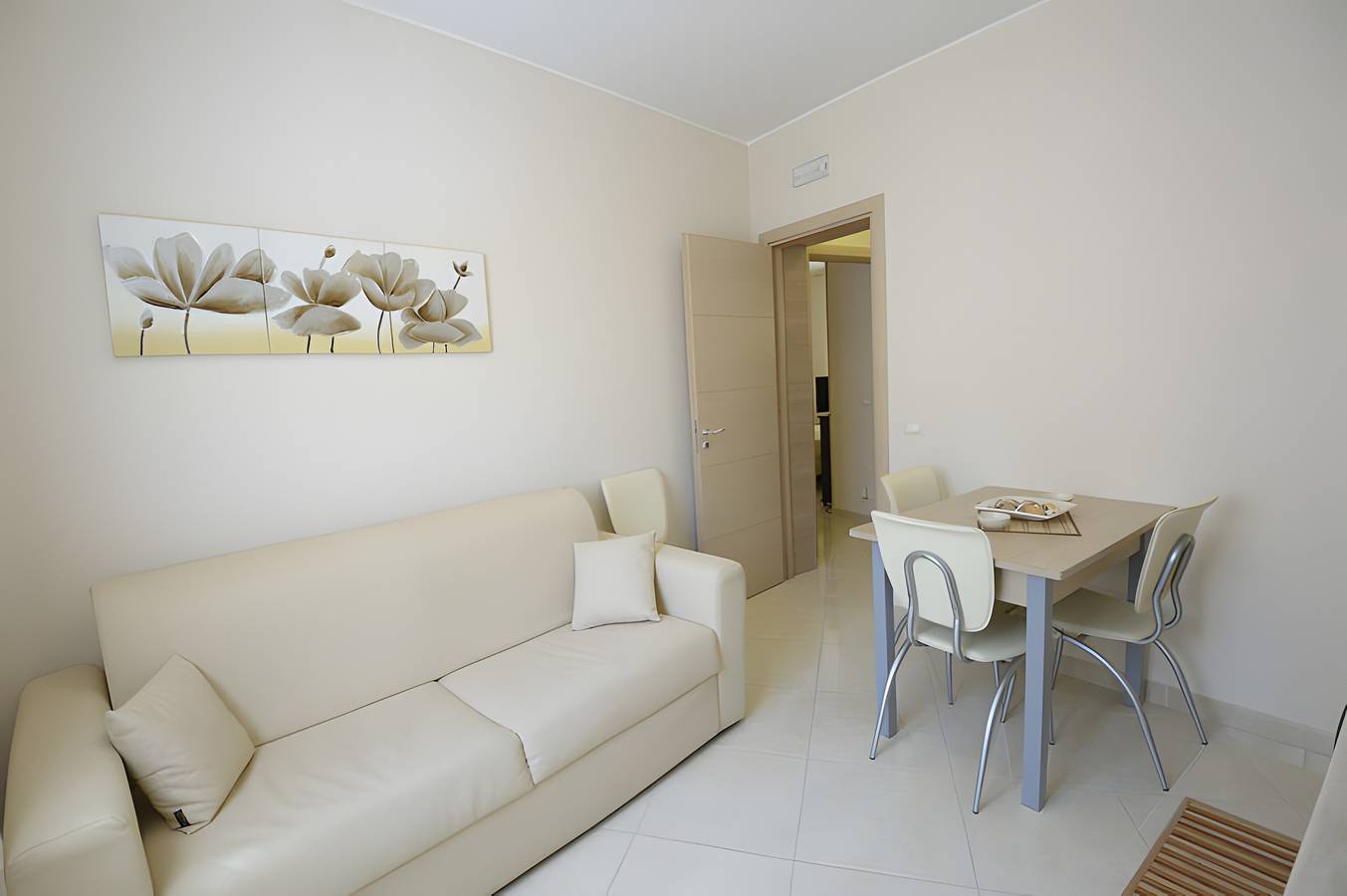 Geheel appartement, Case Vacanza Edera - Orchidea vlak bij de haven van Trapani in Trapani, Provincie Trapani