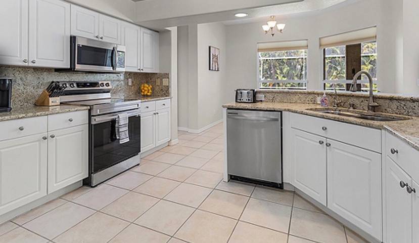 Location de vacances pour 10 personnes, avec terrasse ainsi que jardin et piscine, adapté aux familles à Cape Coral - 4