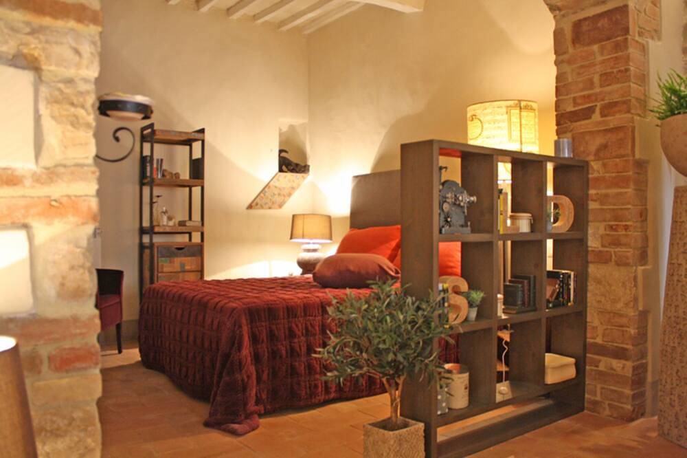 Entire apartment, Highly Rated - Stylish, self-contained apartment in central Todi in Todi, Perugia Province