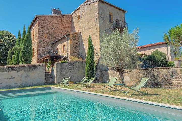 Château pour 12 personnes à Bessenay