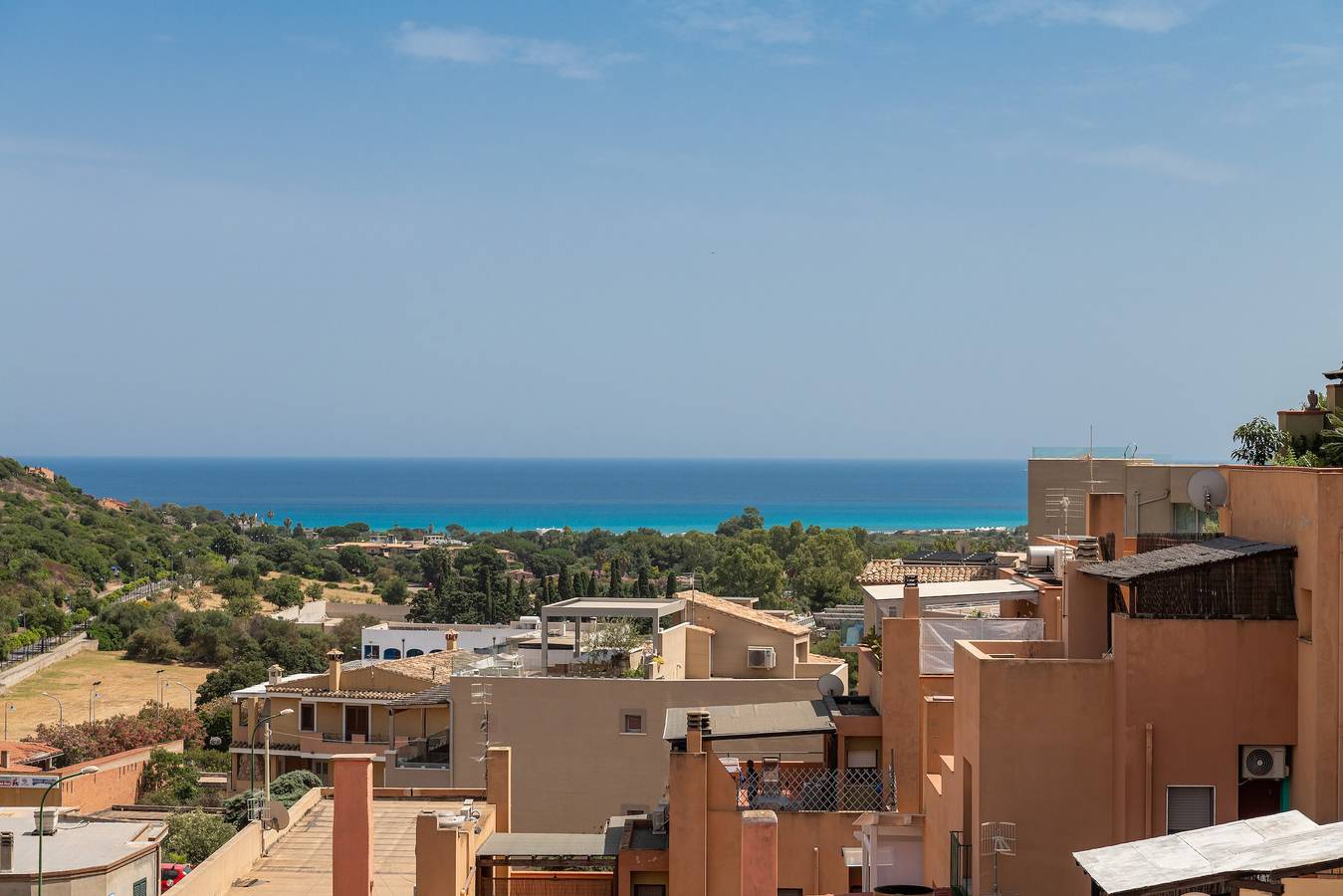 Holiday Home 'Attico Lussu' with Sea View, Terraces & A/C in Crabonaxa/Villasimius, Villasimius