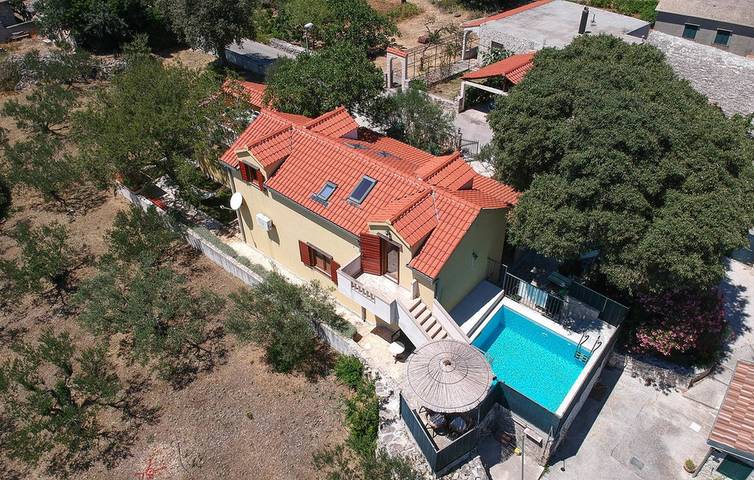 Villa pour 12 personnes, avec piscine et balcon/terrasse à Splitska - 3