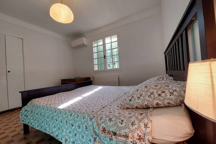 Large air-conditioned villa on the outskirts of Beaucaire. in Beaucaire, Region de Nimes