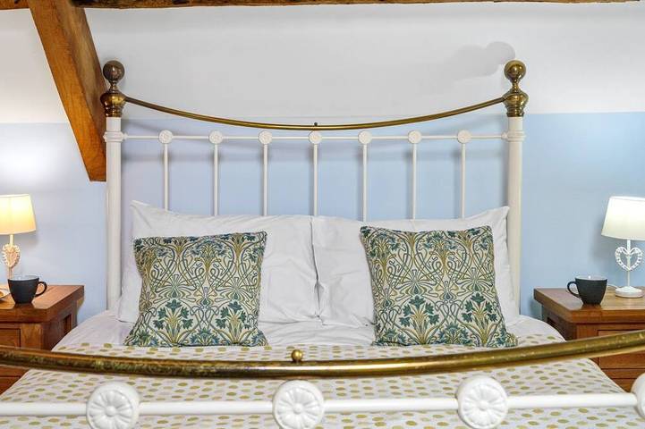 Kestrel Barn, Leonard Stanley - sleeps 5 guests in 2 bedrooms in Stroud, Gloucestershire