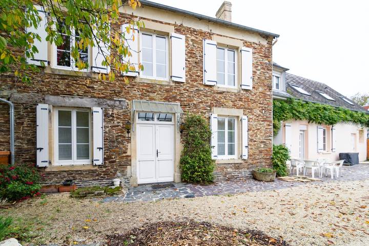 Location de vacances pour 6 personnes, avec terrasse et jardin à Castillon (Calvados)