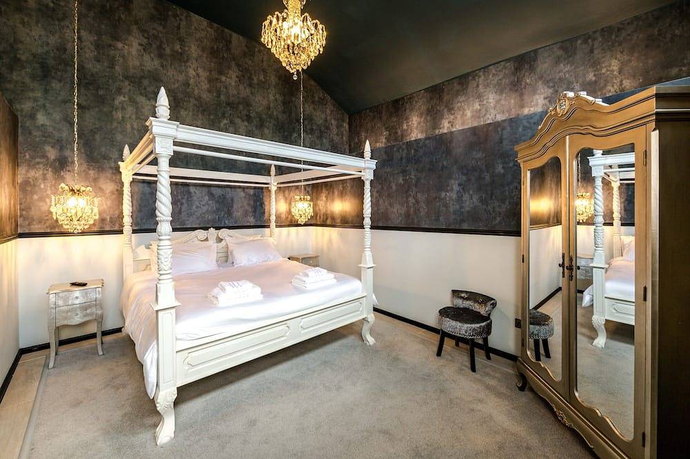 6 Star Lux Large Manor House. Full Spa. bar. Sauna, Games room, Lake District. in Cockermouth, Lake District