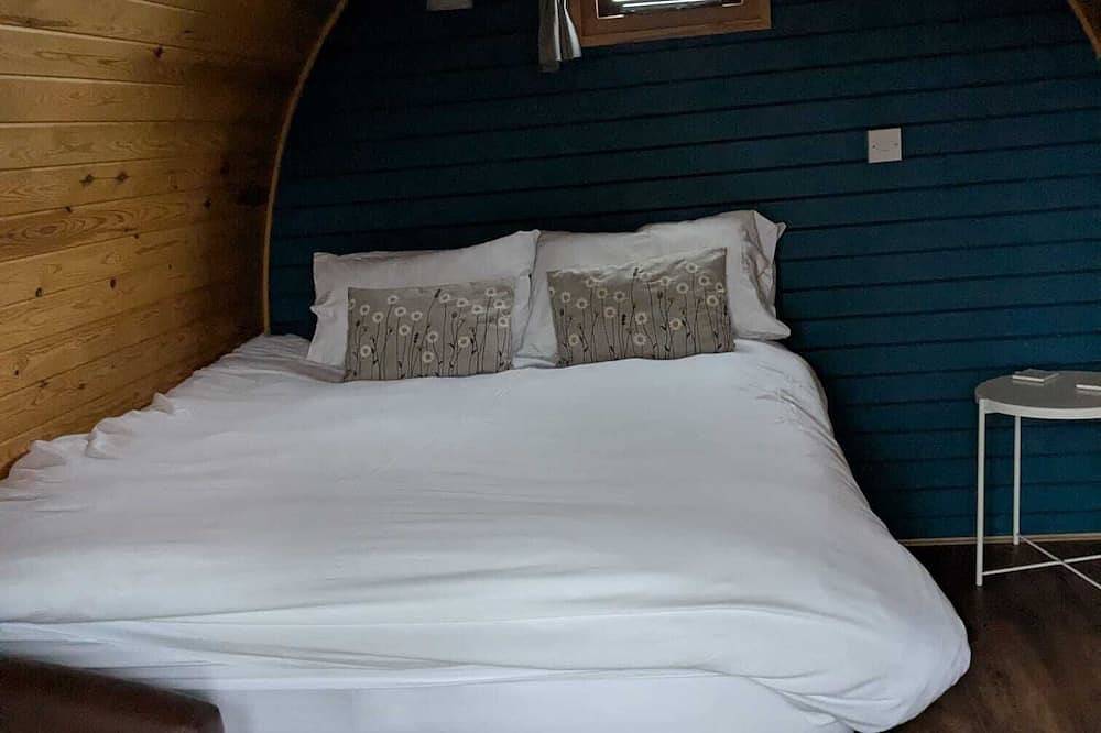 Entire apartment, Dog Pod at The Little Hide - Adult Camping Pods in York, Yorkshire