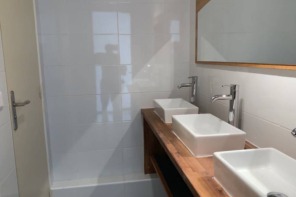 Sanitized Confortable House Paris 5 in Vitry-sur-Seine, Valle del Marne