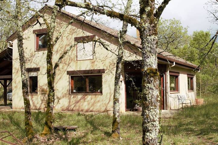 Location de vacances pour 6 personnes, avec jardin à Crayssac