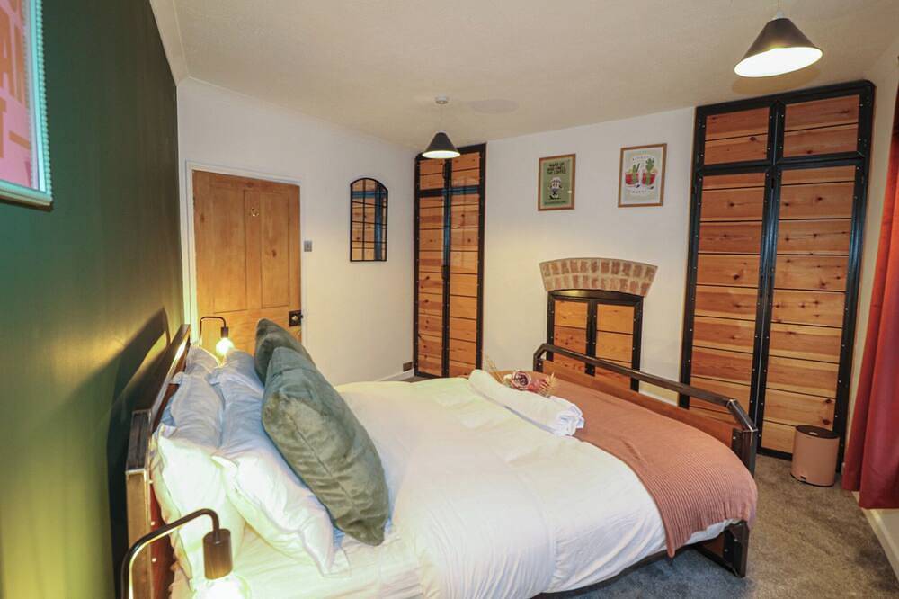 1 Nottingham Road, pet friendly, with open fire in Southwell in Southwell, Nottinghamshire