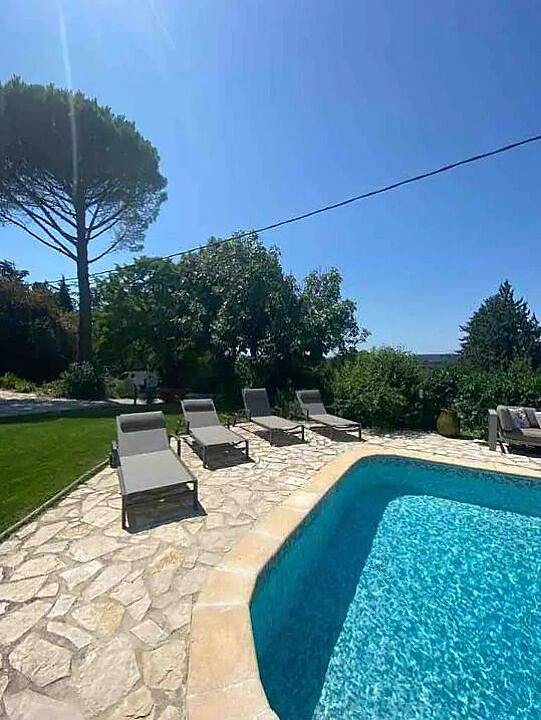 Villa pour 8 personnes, avec jardin ainsi que terrasse et piscine dans le Gard - 4