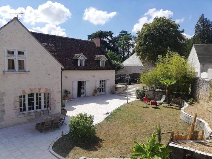Chambre d’hôte pour 3 personnes, avec jardin ainsi que terrasse et vue à Cour-sur-Loire