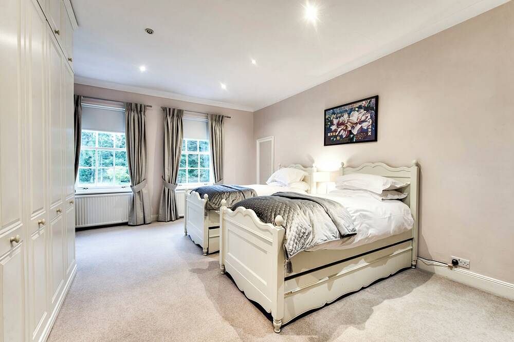 Luxury house with indoor swimming pool in Loch Lomond in Loch Lomond, West Dunbartonshire