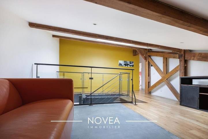 Location de vacances pour 10 personnes, avec terrasse ainsi que vue et piscine, animaux acceptés à Dommartin - 3