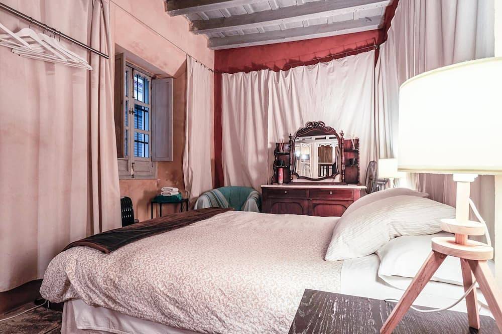 Entire apartment, The house of the restoration architect Aire in Casco Antiguo, Sevilla