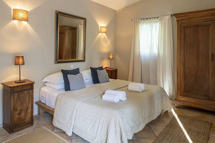 Location de vacances pour 6 personnes, avec jardin ainsi que piscine et terrasse à Joucas - 2