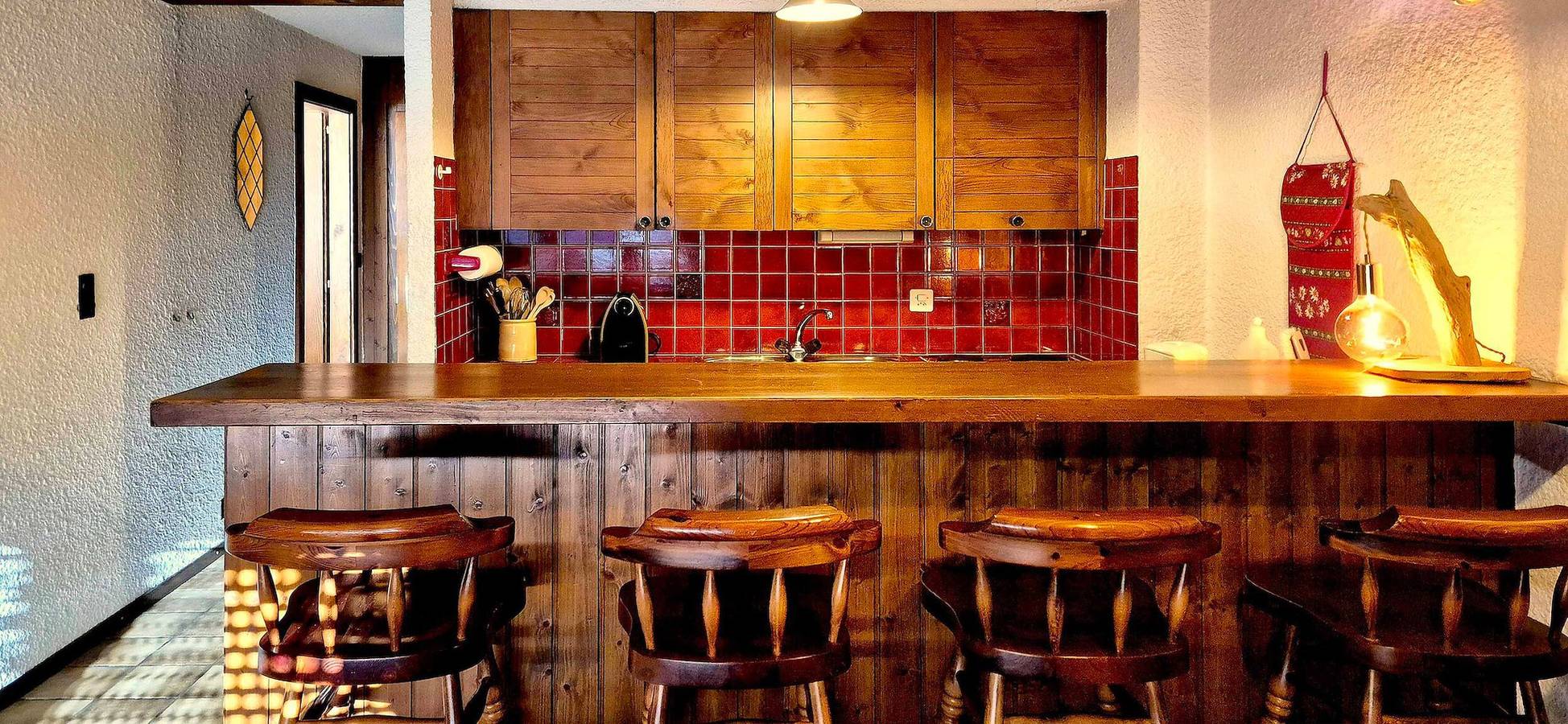 Ganze Wohnung, Charmante Vintage-Wohnung in der Nähe von Spa & Slopes in Ovronnaz, Leytron