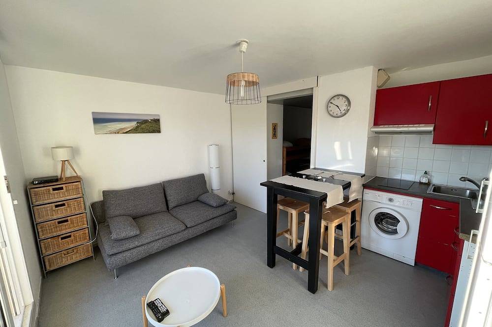 Ganze Wohnung, Angenehme Einzimmerwohnung von 30 m² in einer Residenz mit Blick auf den zentralen Strand - für 4 Personen. in Lacanau Ocean, Lacanau