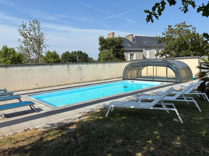 Chambre d’hôte pour 4 personnes, avec terrasse ainsi que jardin et piscine, animaux acceptés