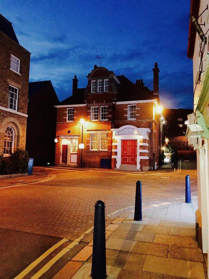 Bed and breakfast for 4 people in Kent