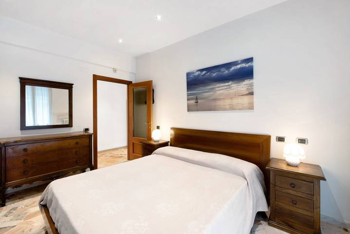Appartamento intero, Appartamento 'Le Vele' con vista mare, giardino in comune e balcone in Spiaggia libera attrezzata Le vele, Albissola Marina
