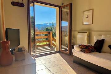 Gîte pour 2 personnes, avec piscine et jardin à Propiac