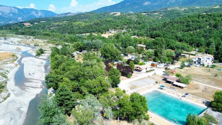 Camping pour 6 personnes, avec Terrasse et Piscine