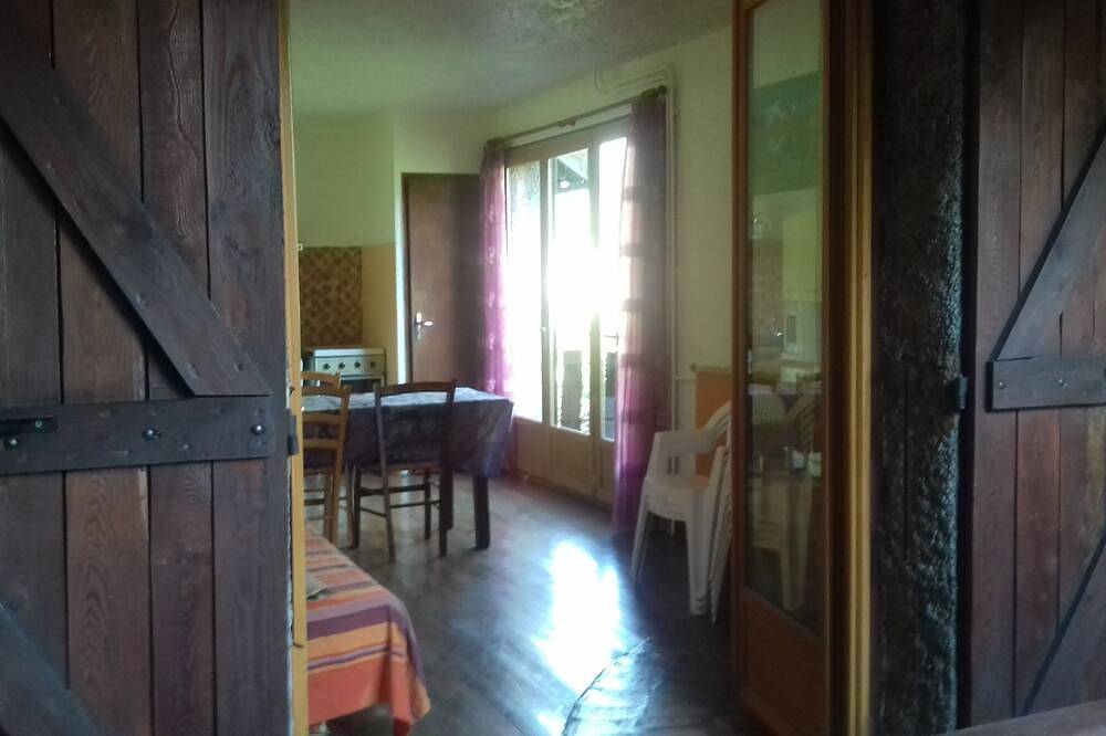 Appartement entier, Studio dans chalets avec parking privée . in Embrun, Parc national des Écrins