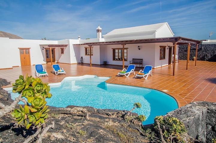 Holiday home for 6 people, with hot tub and garden as well as terrace - 1