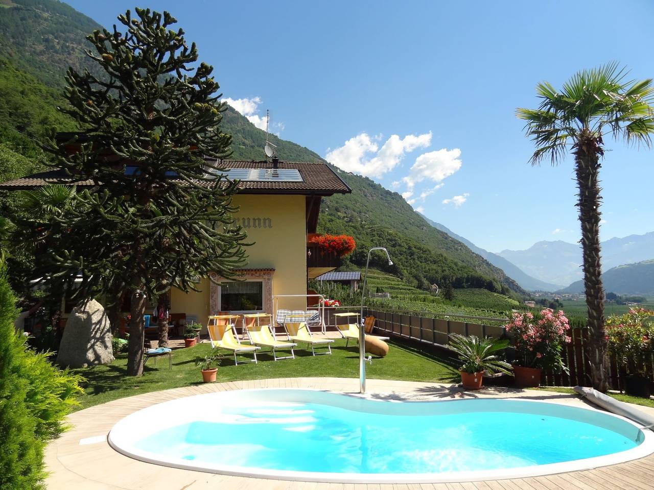 Ganze Wohnung, Apartment 'Fewo Apfelblüte' mit Bergblick, Gemeinschaftspool und Wlan in Naturns, Texelgruppe