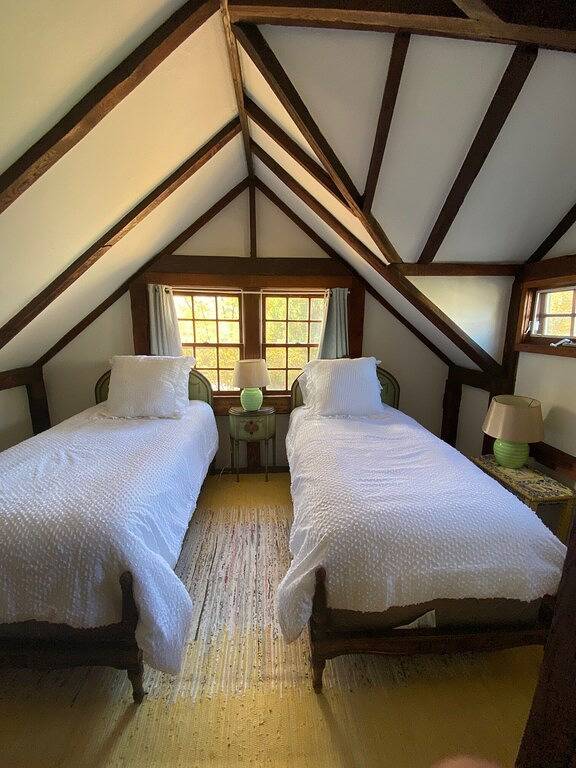 Cottage for 4 people, with yard and terrace, with pets in Connecticut