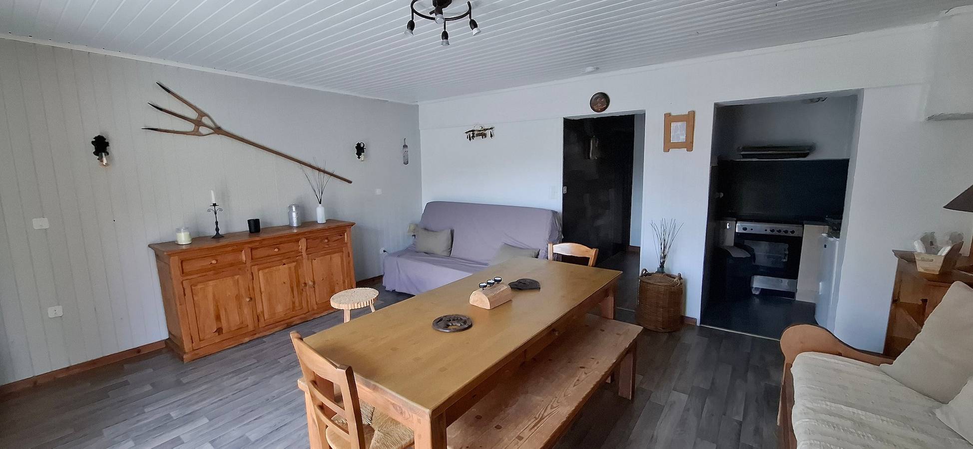 Apartamento entero, Apartamento “Le Berger” con vistas a la montaña, terraza privada y Wi-Fi in Aillon-le-Jeune, Chambéry region