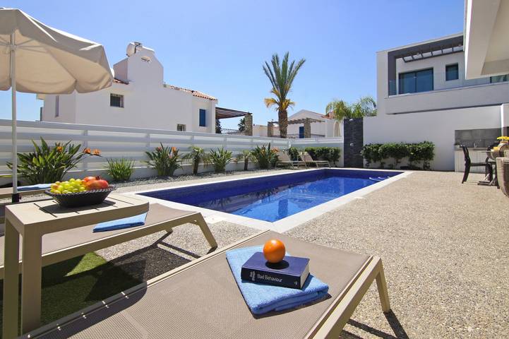 Villa für 6 Personen, mit Balkon und Pool sowie Garten auf Zypern - 4