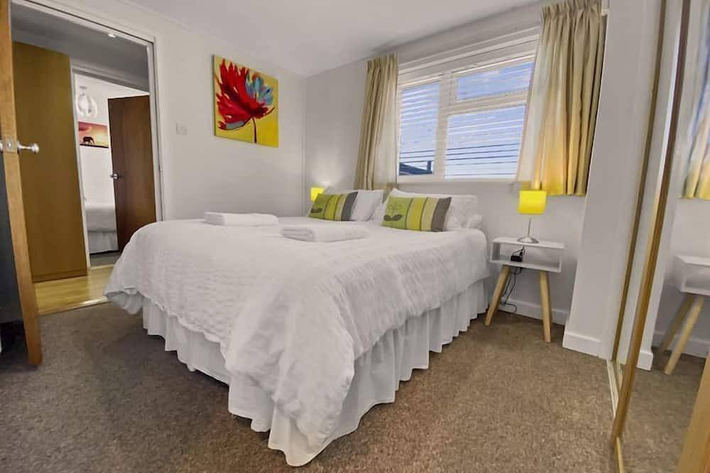 Entire apartment, Waterfront Quay - 2nd floor apartment overlooking the water in Gosport, Hampshire