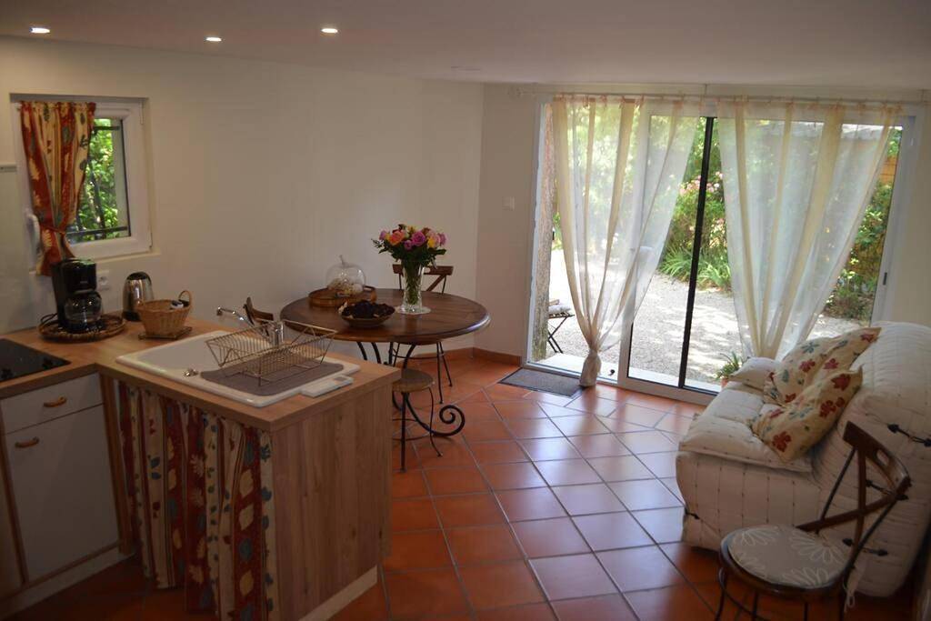 Gîte sous les chênes : pour un séjour ressourçant in Rochefort-du-Gard, Région de Nîmes