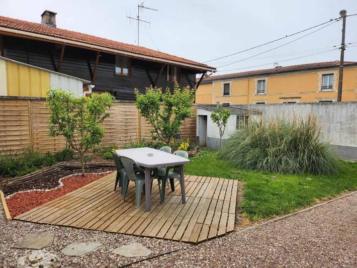 Gîte pour 4 personnes, avec Terrasse et Jardin dans Norrois