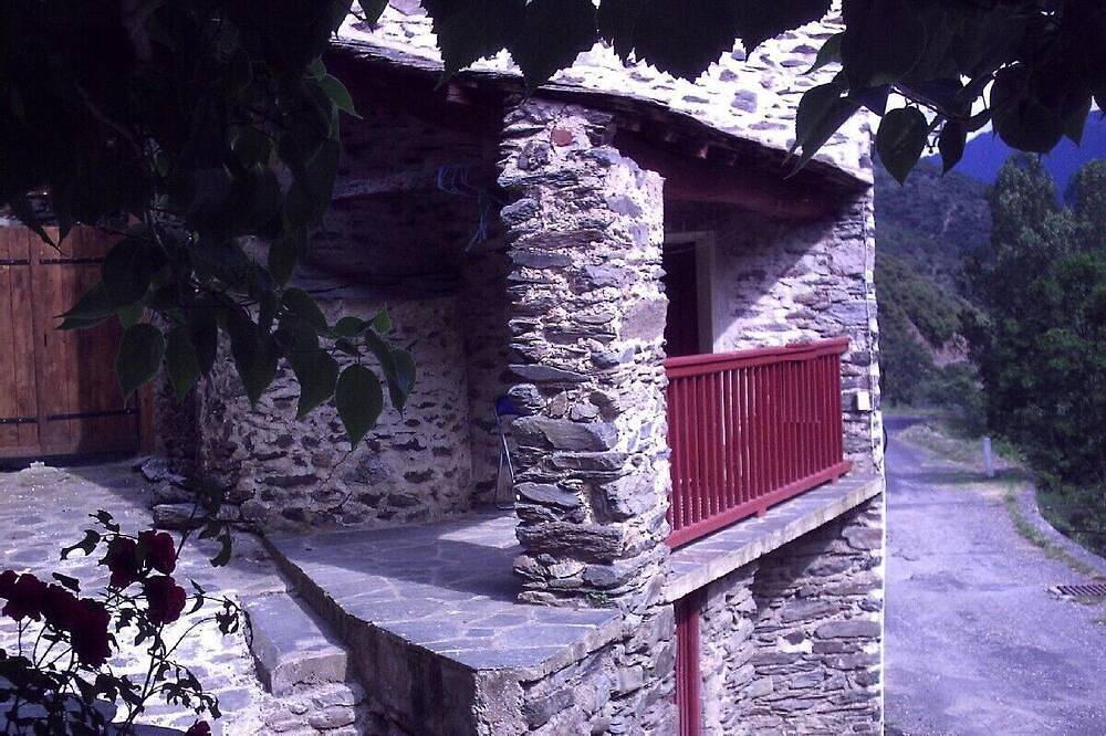 Maison de campagne rural; superbe vue et promenades; moderne, logement attenant! in Olette, Parc naturel régional des Pyrénées catalanes