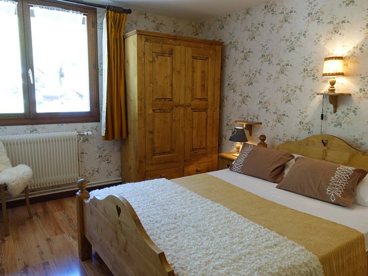 Entire apartment, Large family apartment at the foot of the slopes for 8 people in Arêches, Beaufort (Rhône-Alpes)