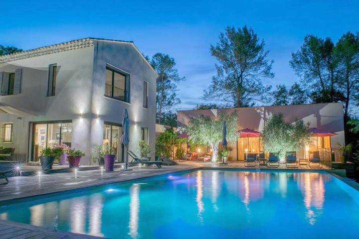 Chambre d’hôte pour 3 personnes, avec jardin ainsi que vue et piscine à Saint-Maximin-la-Sainte-Baume - 3