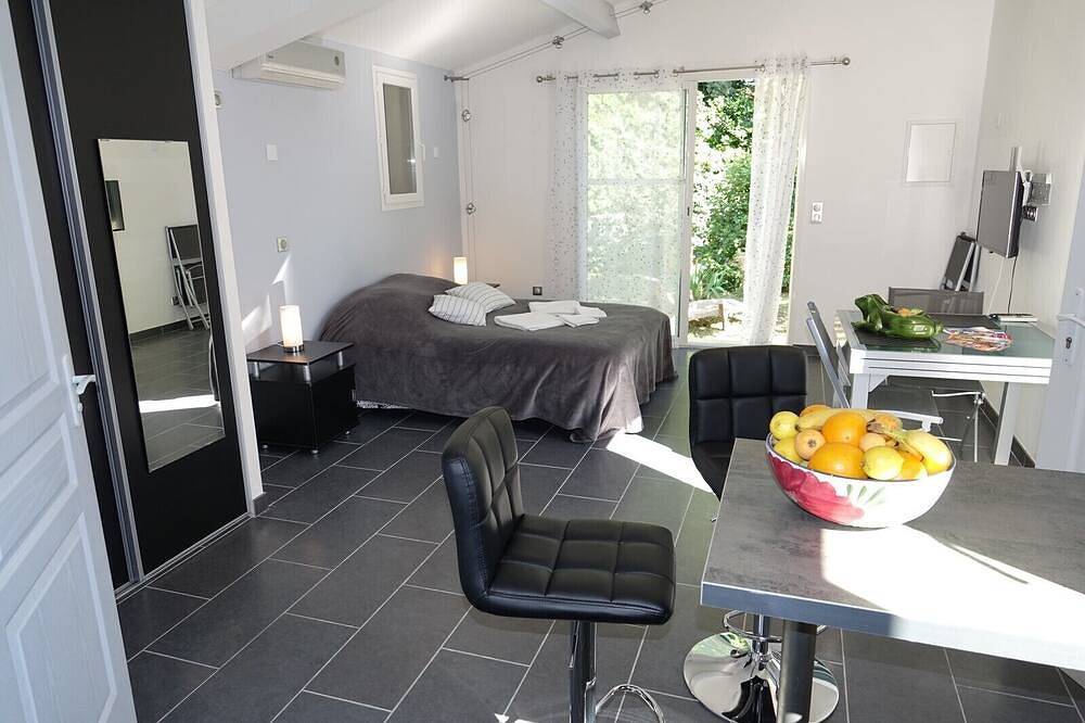 Entire apartment, La Lagouchka Close to the city in the countryside between the sea and the mountains.... in Grabels, Montpellier region
