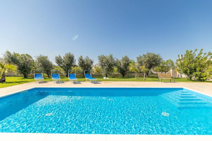 Casa vacanza per 6 persone, con Giardino a Carpignano Salentino