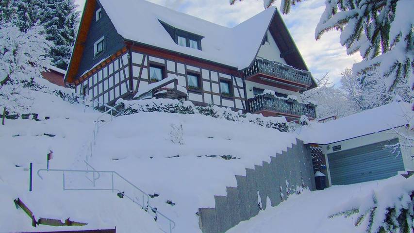 Ferienwohnung für 6 Personen, mit Terrasse und Garten, mit Haustier in Hallenberg