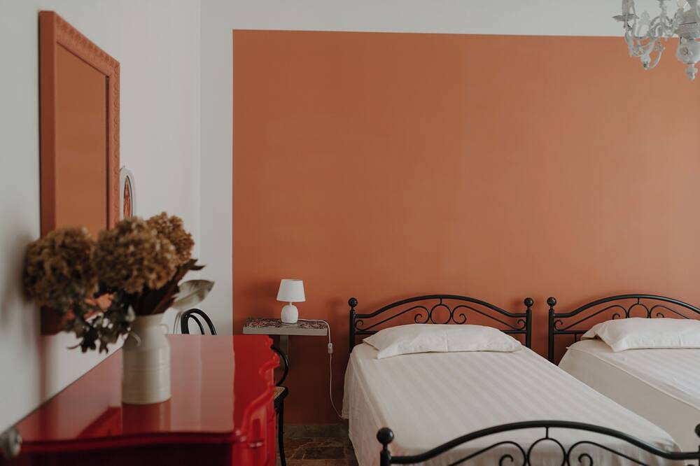 Casa Piero, relax and private pool in Langhe hills in Alba, Langhe