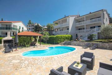 Villa für 10 Personen, mit Terrasse und Garten sowie Pool auf Krk