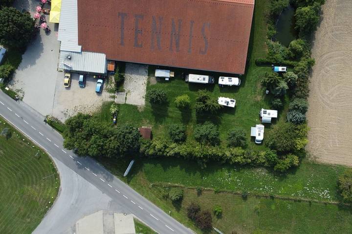Camping pour 6 personnes avec jardin in Petronell-Carnuntum, Bezirk Bruck an der Leitha
