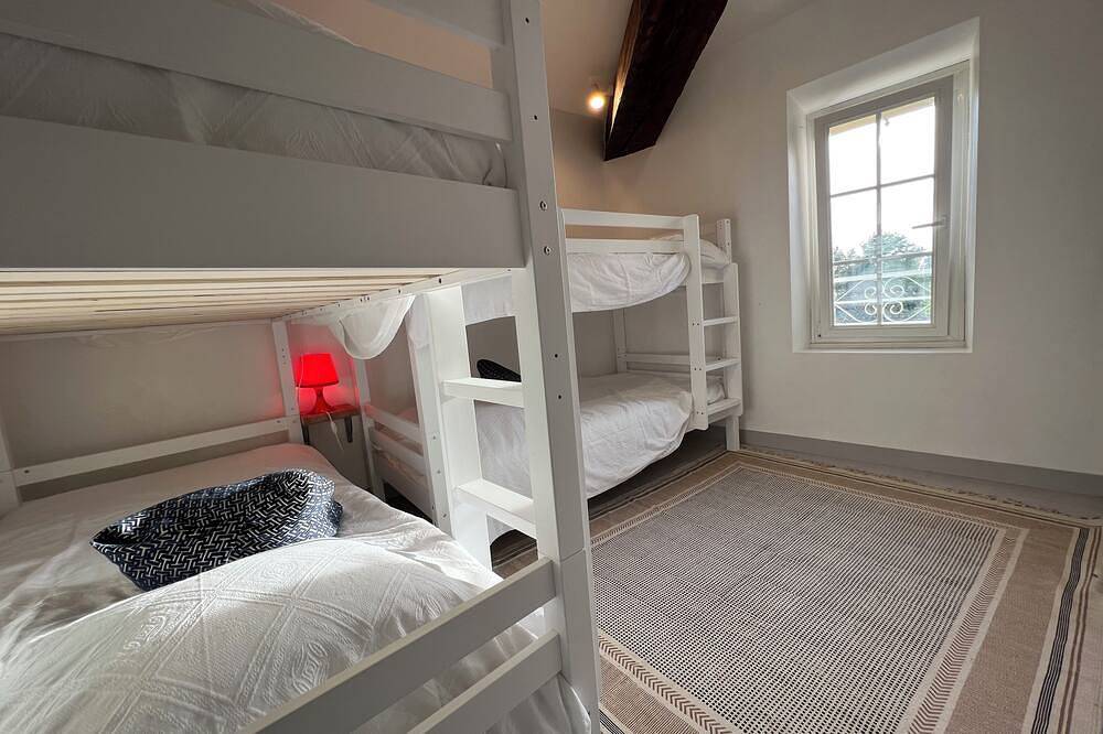 Large house with swimming pool and games room in Beychac-et-Caillau, Región de Burdeos