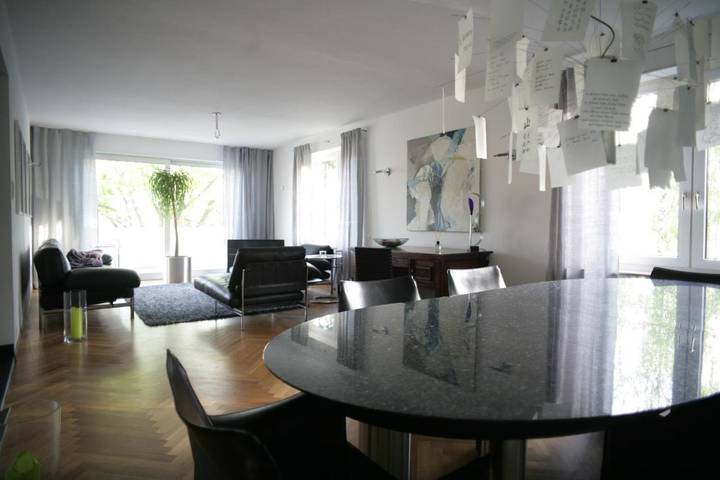 Ferienwohnung für 6 Personen, mit Balkon und Terrasse sowie Ausblick in Fellbach