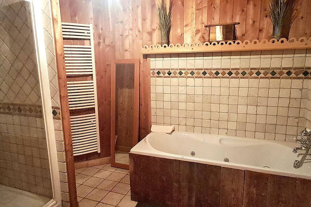 Le lodge des ours Located just a few minutes from the Espace Diamant, with sublime views. in Cohennoz, Albertville region