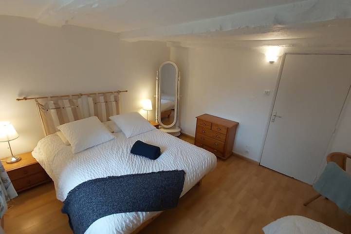 Gîte pour 5 personnes, avec terrasse ainsi que piscine et jardin à Calorguen - 4