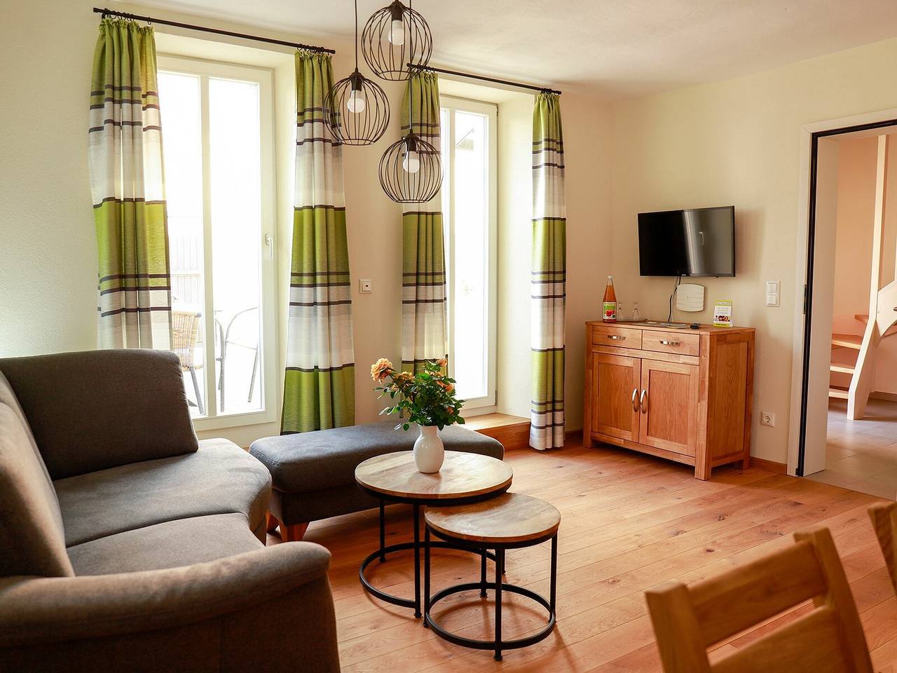 Ganze Wohnung, Ferienwohnung Kammer" mit privater Terrasse, Gemeinschaftsgarten und Wlan in Iphofen, Fränkisches Weinland